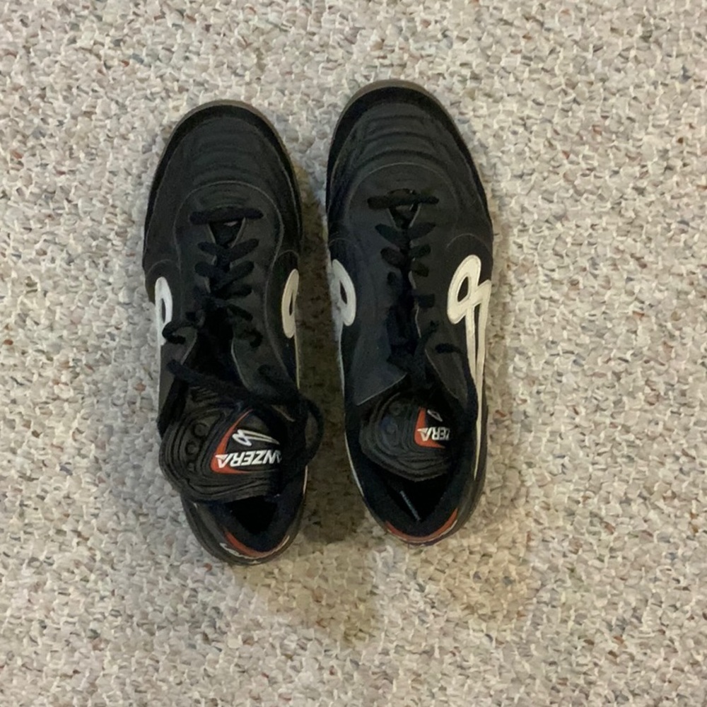Landers indoor soccer shoes 10.5